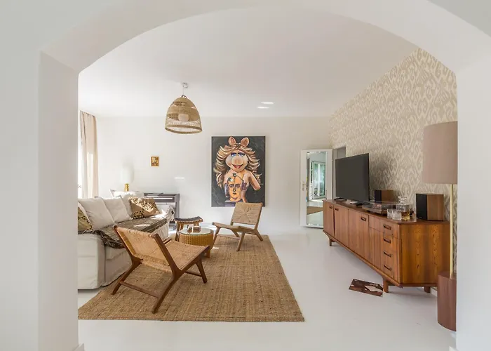 Elegant Pool - Vienna Limit Villa Hennersdorf