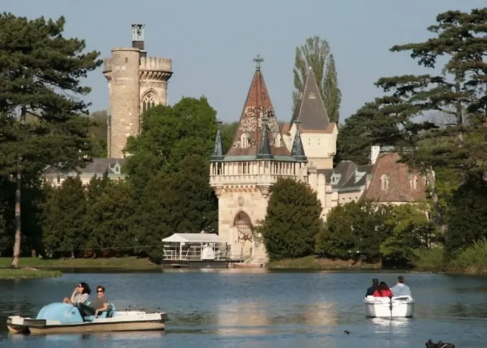 Elegant Pool - Vienna Limit Villa Hennersdorf